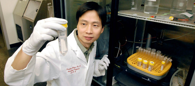 Xiaoting Zhang in lab