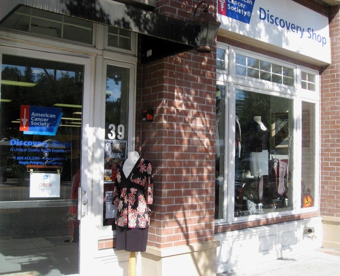 Los Gatos, CA Discovery shop front of store