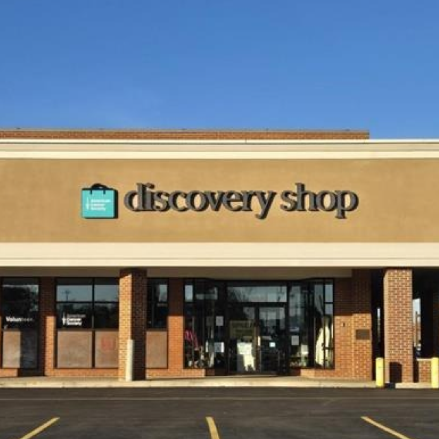View front of Discovery Shop