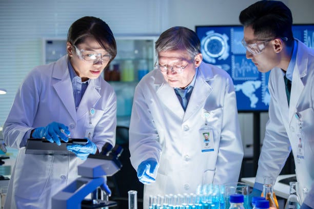 asian scientist team meeting and writing analysis results in the laboratory