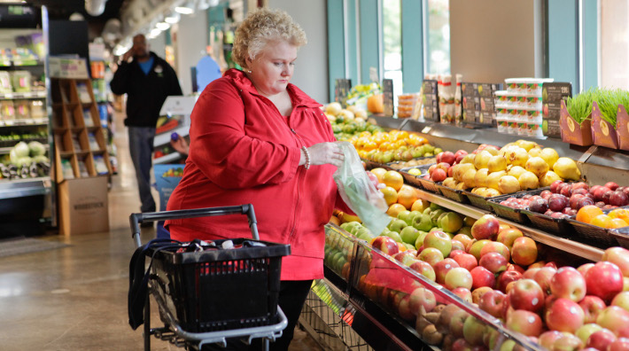 overweight woman buying apples