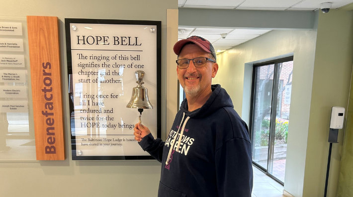 Duane Steiner, lung cancer survivor ringing bell