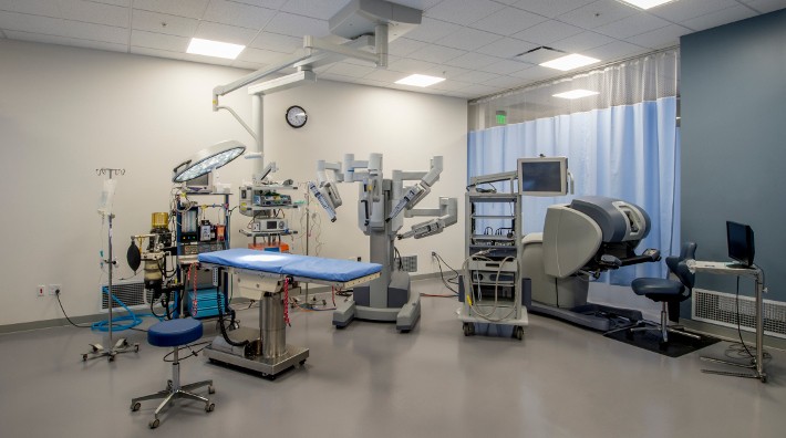 surgical suite with robotic surgery machine