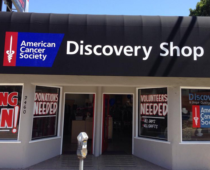 Los Angeles, CA Discovery shop front of store
